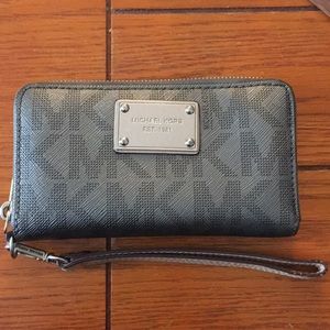 Michael Kors wallet/wristlet